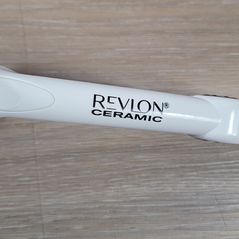 Revlon Ceramic Hair Straightener Flat Iron White RVST2034 Dual Voltage 85W